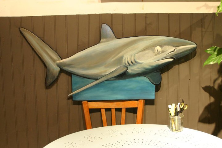 Requin peinture sur bois vernis