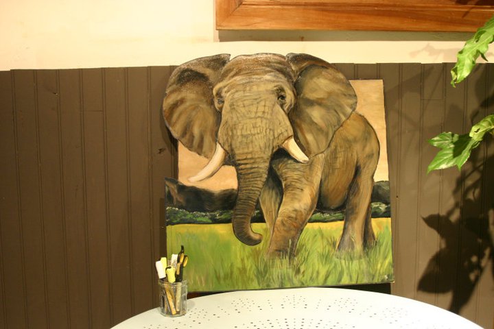 Éléphant peinture sur bois vernis